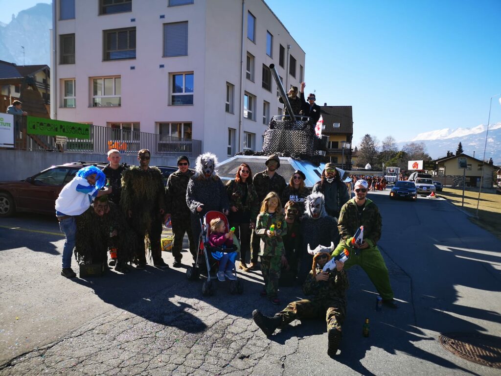 Mitglieder der Fasnachtsfreunde Susten aus dem Jahr 2019